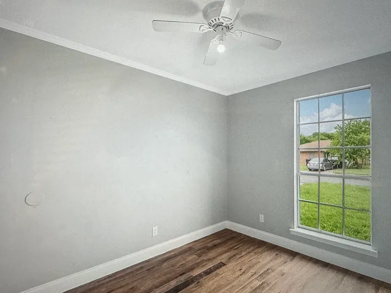 928 Duty Ave — Photo 12