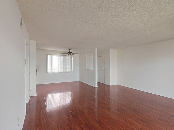5th image of 7233 Loma Verde Ave #208