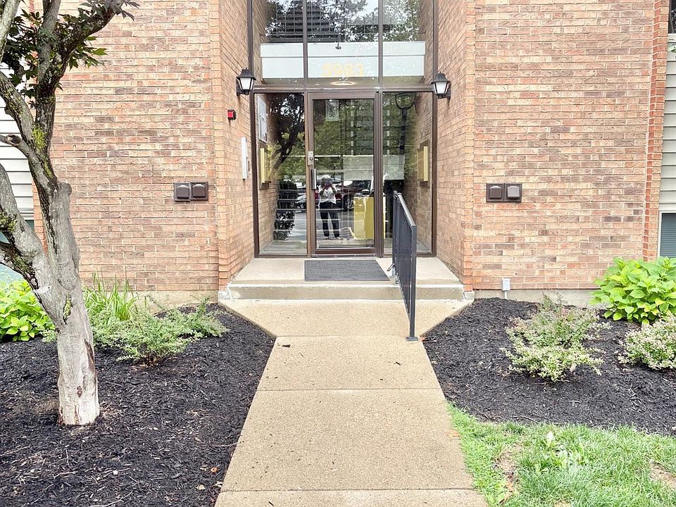 1st image of 5983-4 Meadowcreek Dr #5983-04