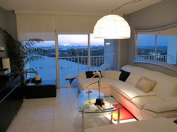 5th image of 120 Bayview Dr #1812