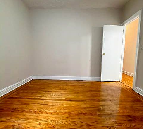 4th image of 502 W 213th St APT 4