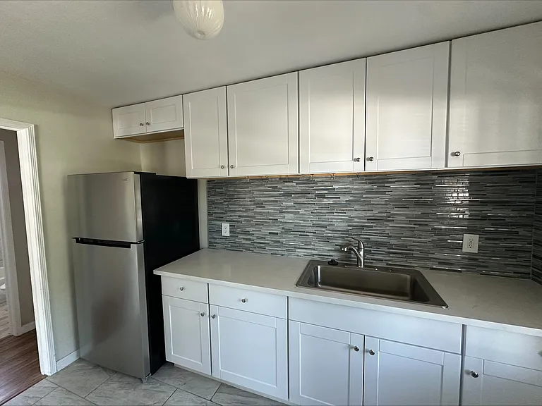 5067-69 Voltaire St #5067 — Photo 3