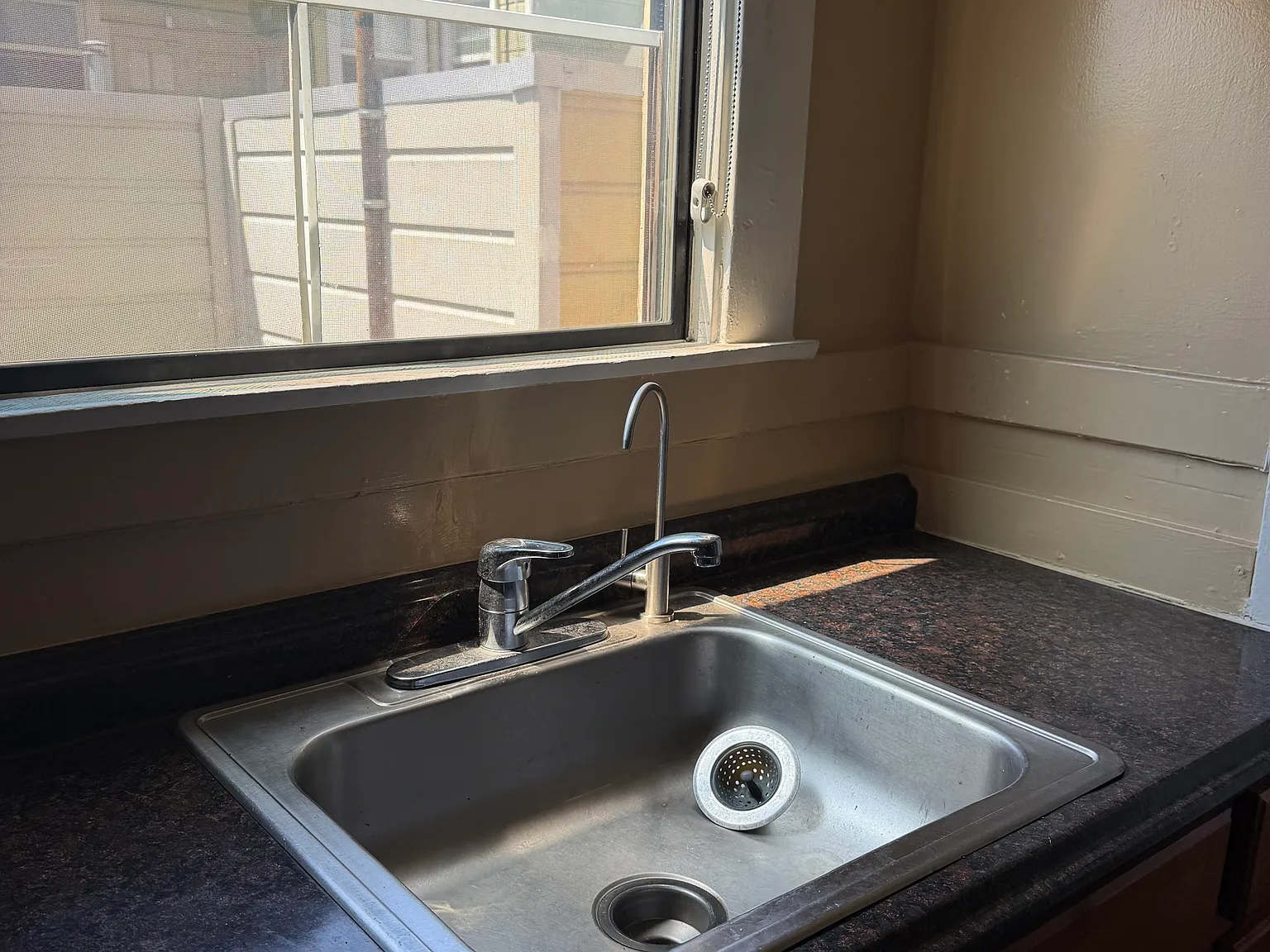 Studio, $2,600 — Photo 3