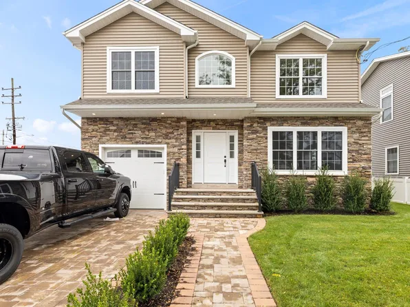 50 Lewis Avenue, New Hyde Park, NY 11040