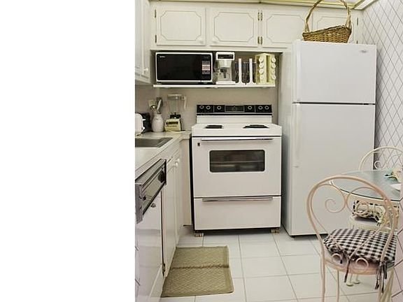 3rd image of 181 Oakridge Cir #L
