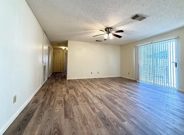 3 bed, 1211 sqft, $1,450 — Photo 4