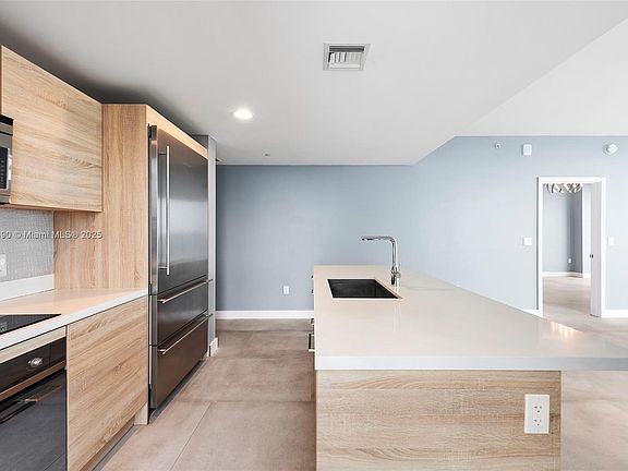 5th image of 16385 Biscayne Blvd #2807-2