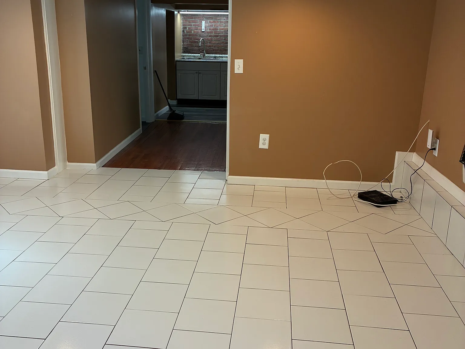 142 College Ave — Photo 3