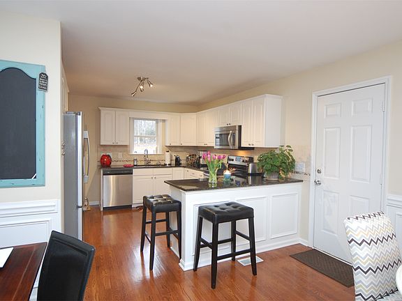 3rd image of 4707 Cedarline Dr