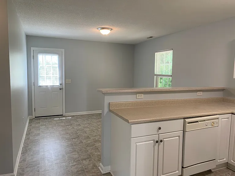 204 White Ave — Photo 9