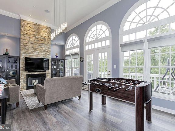3rd image of 401 Oak Knoll Dr