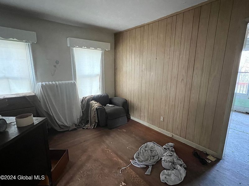 4th image of 34 Eagle Street