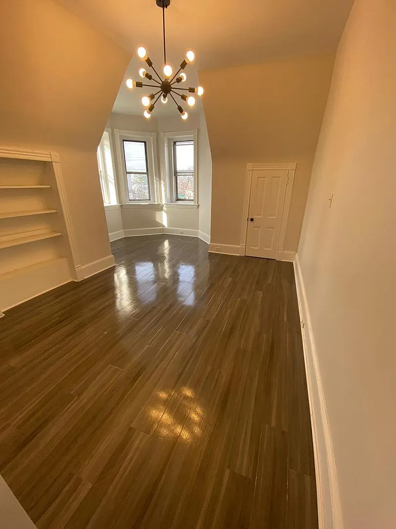 557 Centre Avenue — Photo 3