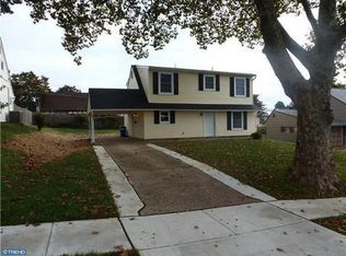 24 Azalea Ln, Levittown, PA 19055