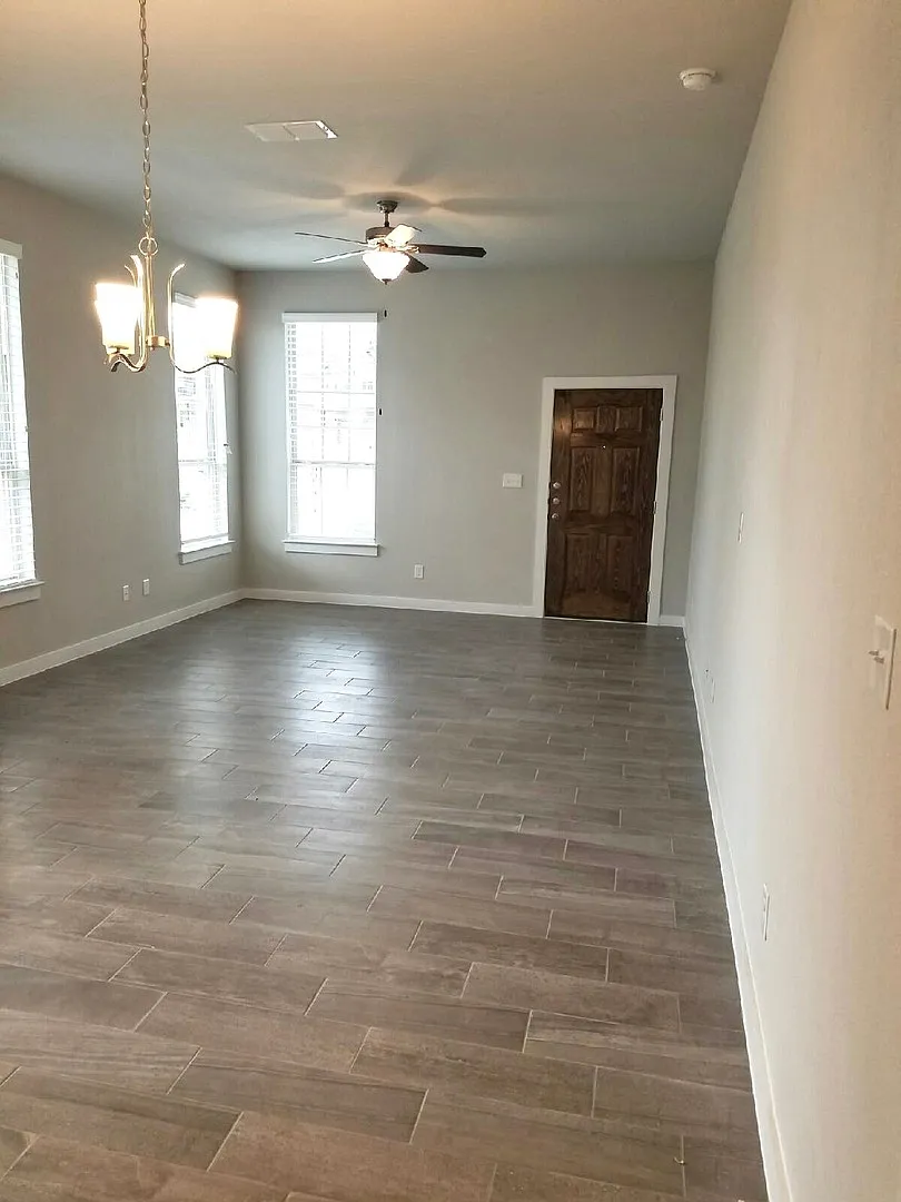 Available Now! Beautiful 3 Bedroom Luxury Townhome, Kyle, Texas! — Photo 2
