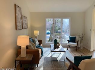140 Berry Patch Ln, Chapel Hill, NC 27514
