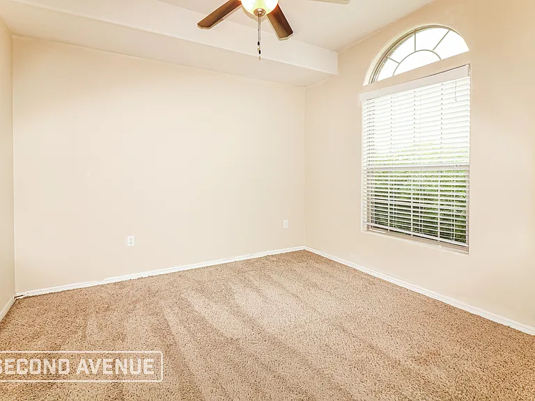 1037 Imperial St — Photo 15