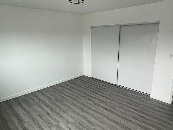 5th image of 5747 Waring Ave #8
