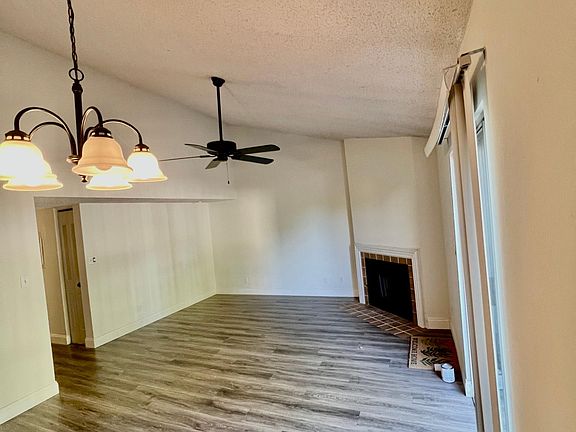 5th image of 1427 Peacock Ln