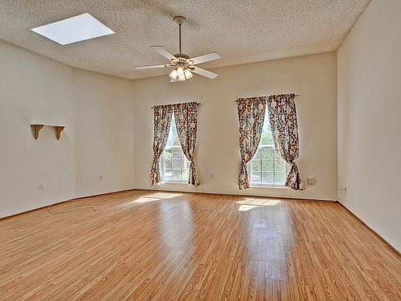 4th image of 16606 N Meadow Park Dr