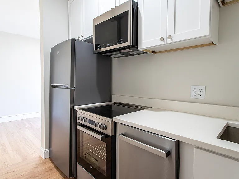 18 Fitzhenry Sq #8 — Photo 5