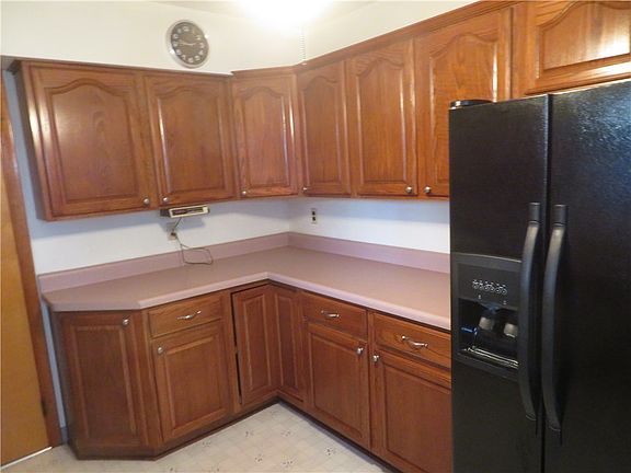 5th image of 119 Elizabeth Dr