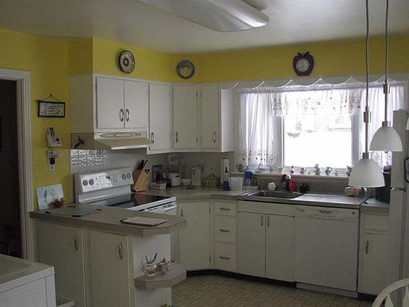 2nd image of 4 James St E