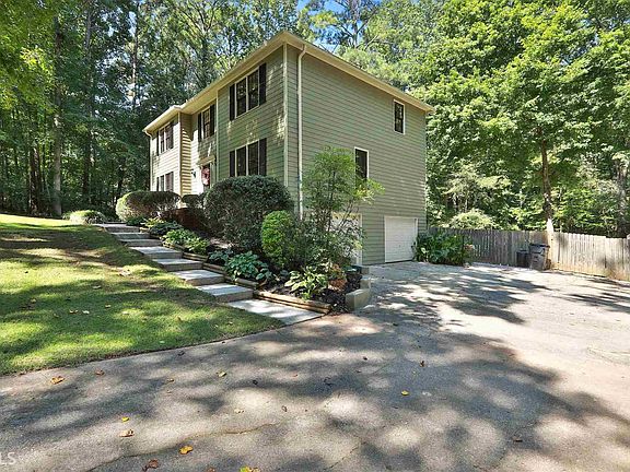 3rd image of 285 N Fayette Dr
