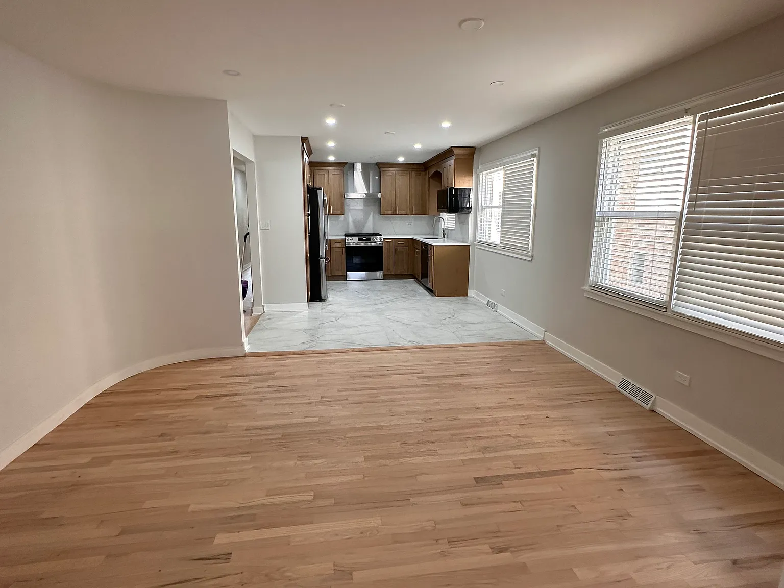 3 bed, 2000 sqft, $2,900 — Photo 4