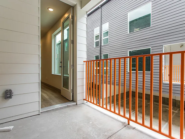 4001 Roseland Ave — Photo 106