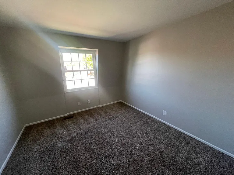 2109 Wellington Ct — Photo 10