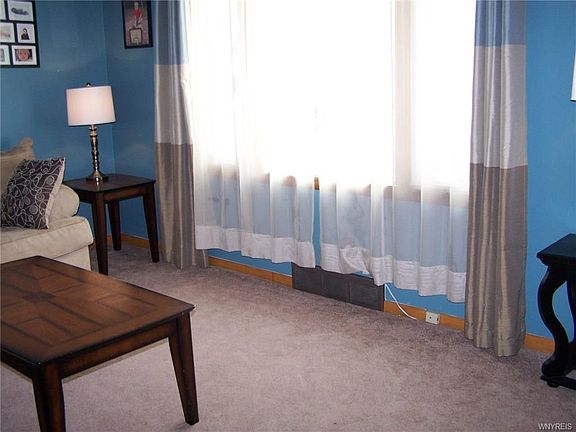 5th image of 19 Iroquois Dr