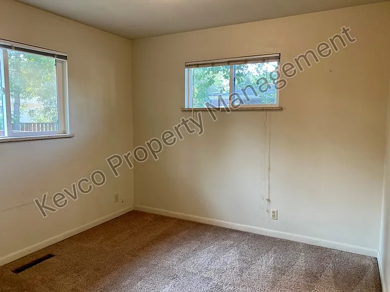 1313 Fairview Dr — Photo 8