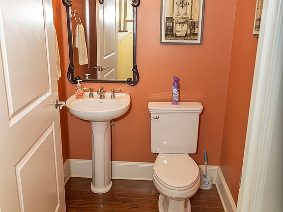 4th image of 102 Arbor Ct