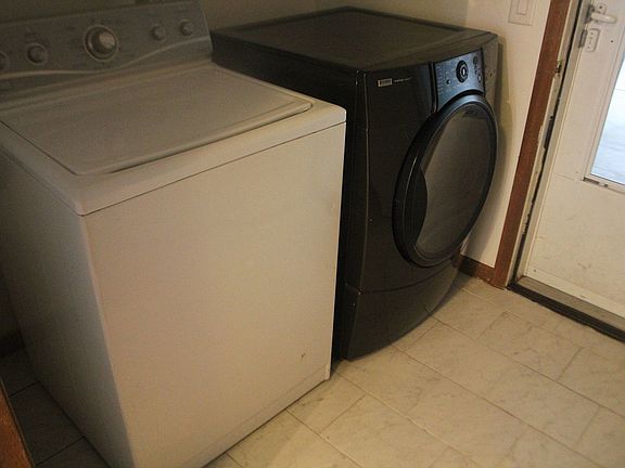 3rd image of 1053 E Wilson Ave #1053