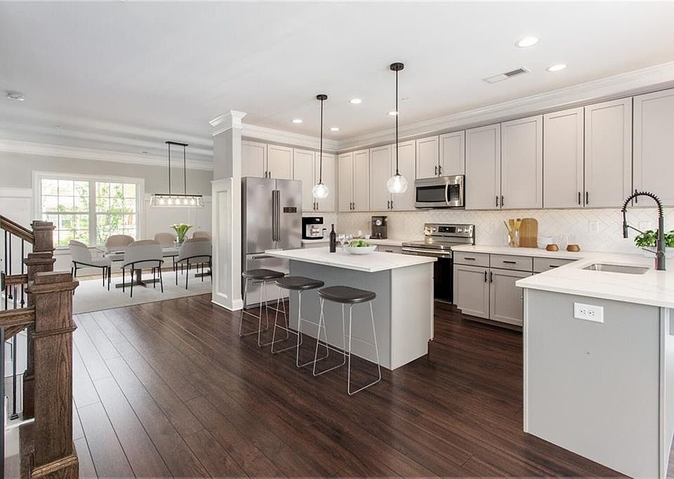 1st image of 1567 River Park Blvd
