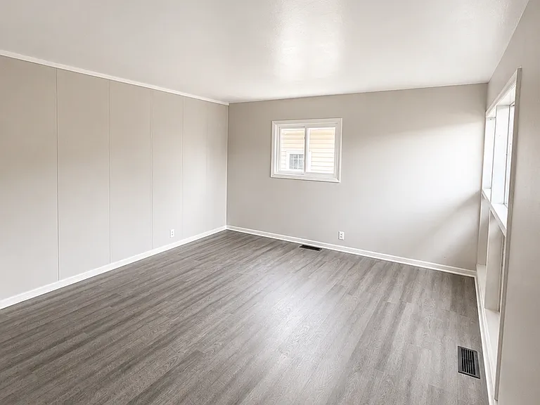 1118 Ebeling Dr — Photo 4