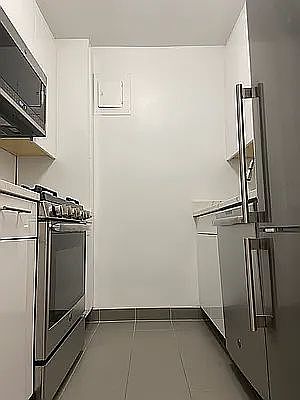 3rd image of 7 E 14th St APT 527