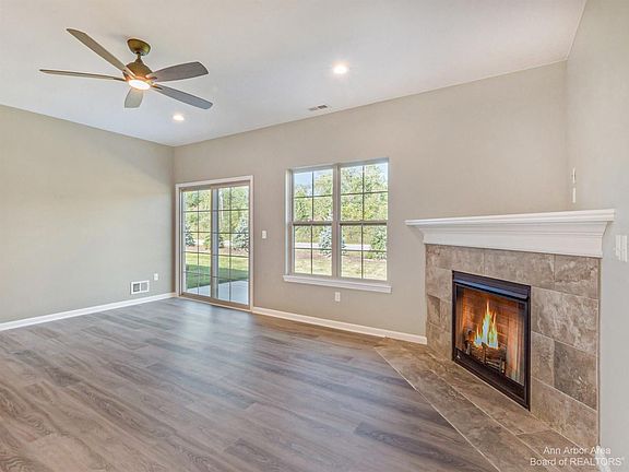 3rd image of 24092 Hemlock Dr