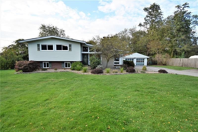 1st image of 840 Iris Dr