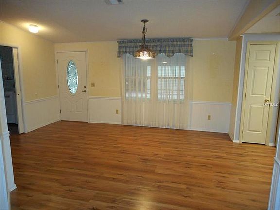 2nd image of 927 Oleander St