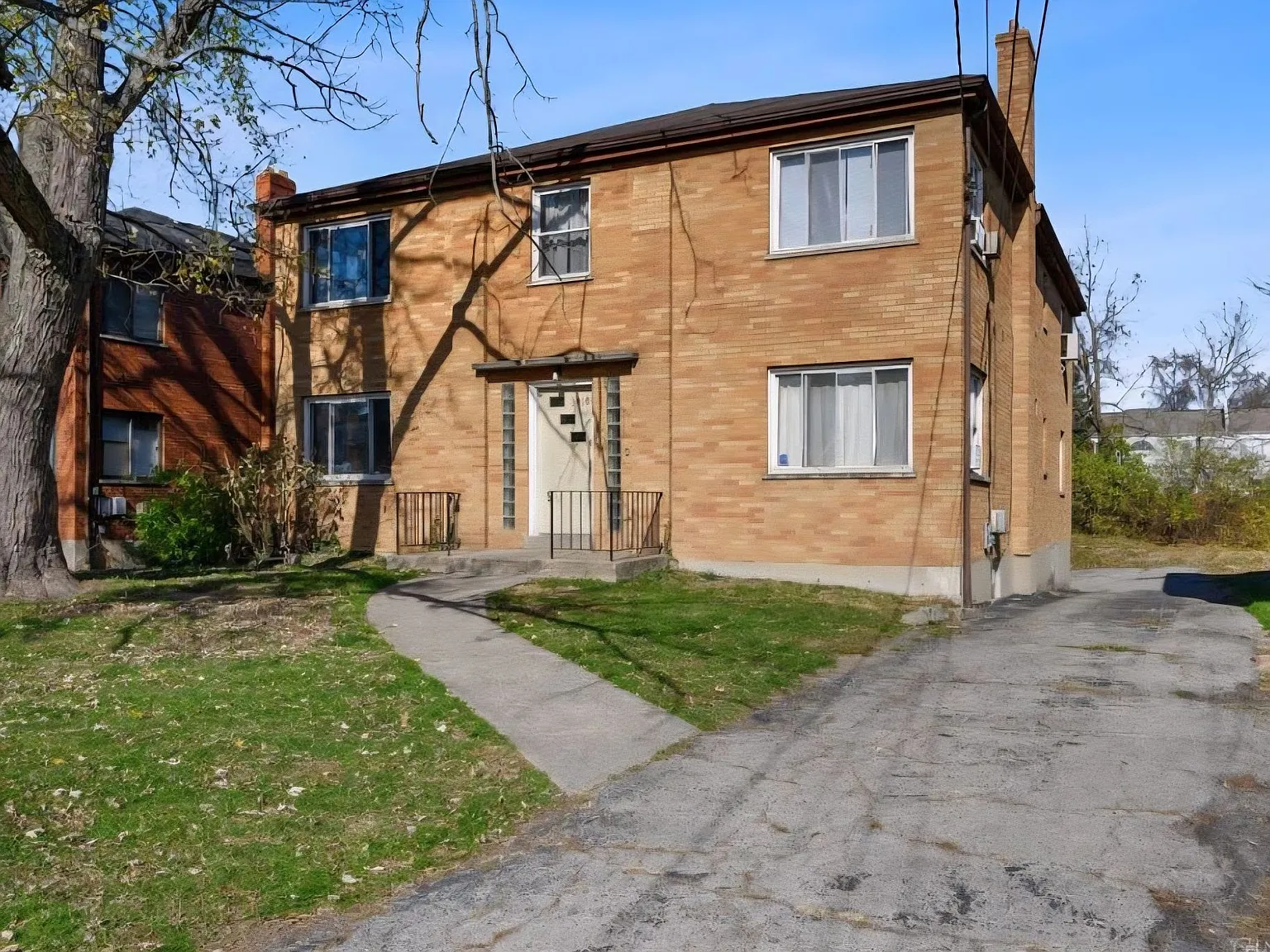 2 bed, $1,300 — Photo 1