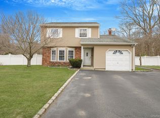 5 Donna Court, Selden, NY 11784