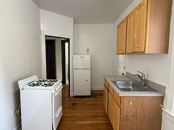 2nd image of 7735 N Sheridan Rd APT 2
