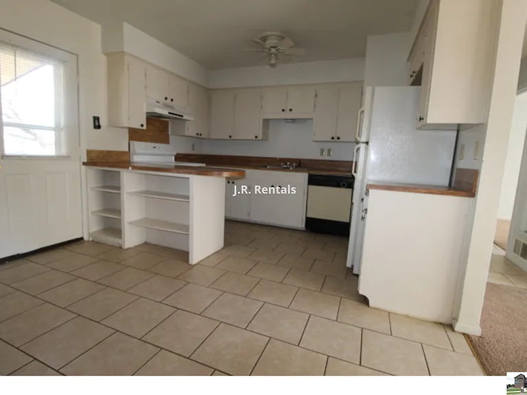 803 Michelle Dr — Photo 6