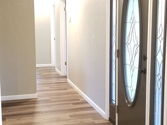 Foyer/Hallway