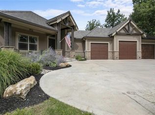 817 NE Del Lago Ct, Lees Summit, MO 64064