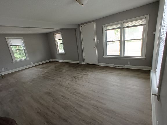 3rd image of 21356-1 Westview Ave