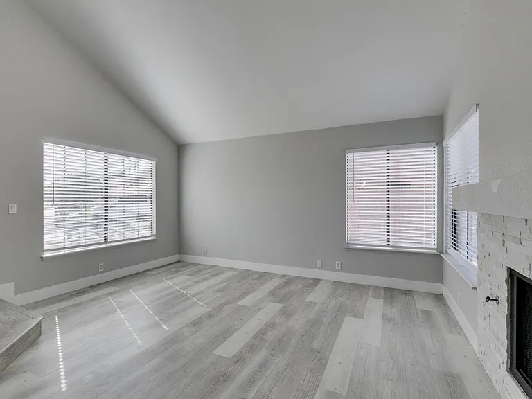 91 Trevor Dr — Photo 7