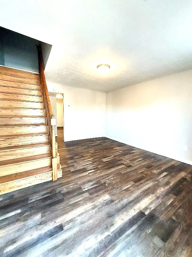 Barton St — Photo 2